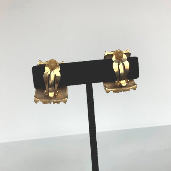 Vintage 80s Hobe Brushed Goldtone Clip On Statement Earrings - Picture 10 of 16